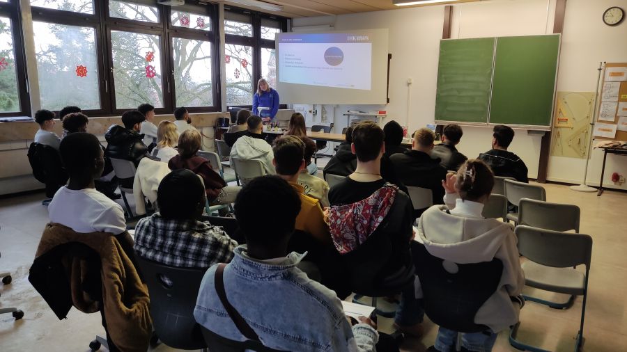 Azubi-Scouts: Besuch der IHK in den BIK 11