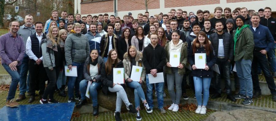 82 Metaller starten den Weg ins Berufsleben