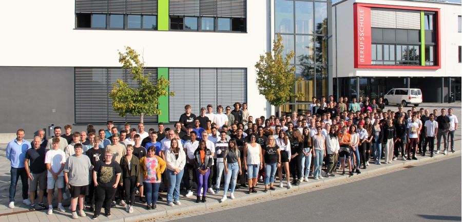 Run auf Elektroberufe – 149 neue Auszubildende im Fachbereich Elektrotechnik/Mechatronik