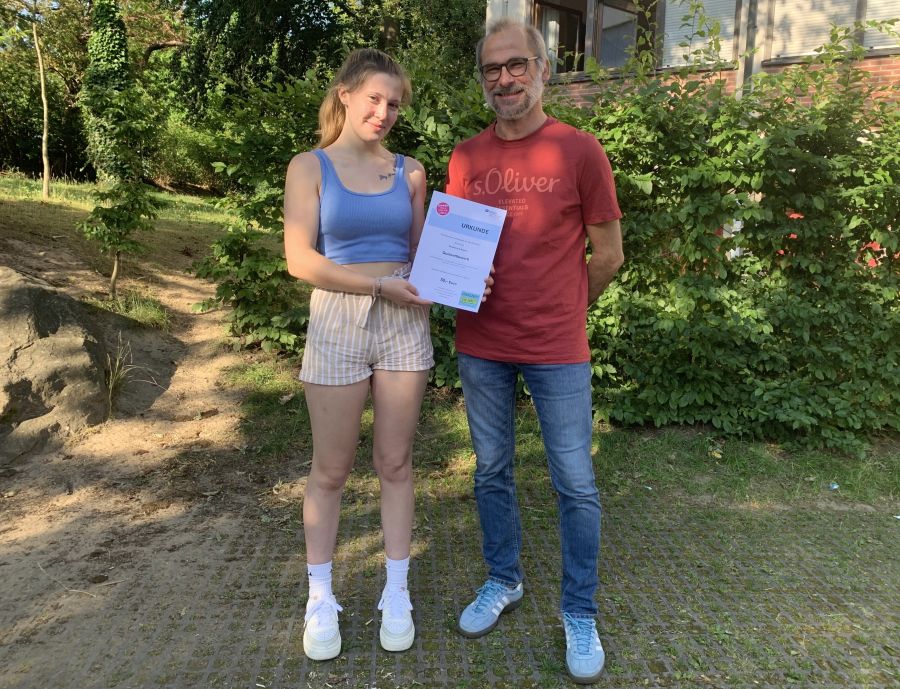 Außenstelle Roding freut sich über Gewinnerin beim DGUV-Quiz