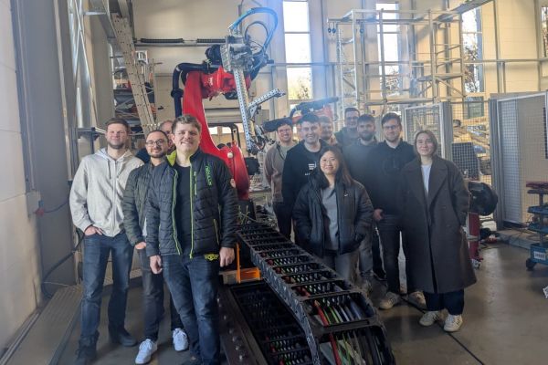 Technikschüler zu Besuch bei der Firma F.EE