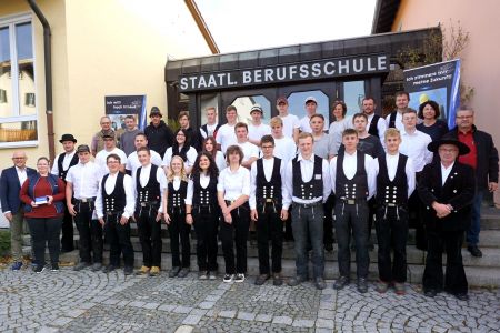 Drei Zimmerer-Innungen begrüßten ihr BGJ an der Außenstelle Furth im Wald