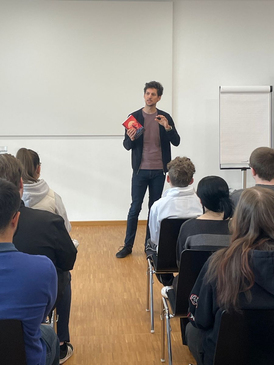 Autorenlesung mit Lucas Fassnacht: Ein spannender Einblick in die Welt des Schreibens