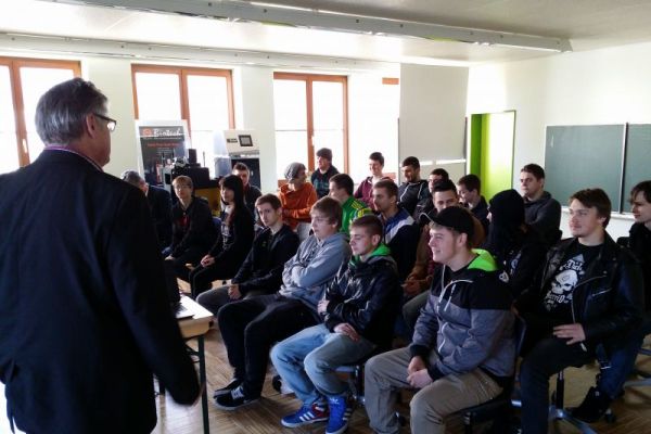 Anlagenmechaniker zu Besuch an der Technikerschule