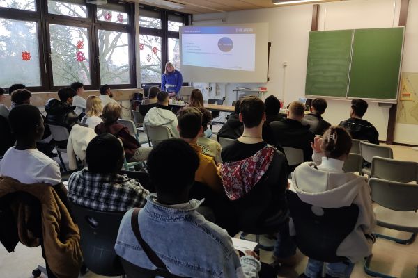 Azubi-Scouts: Besuch der IHK in den BIK 11