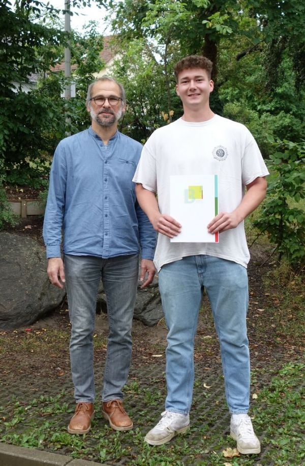 FOL Florian Hecht mit Zerspanungsmechaniker Jonas Inhofer (1,50), Müller Präzision, Cham