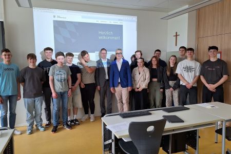 Notar besucht Bankfachklasse