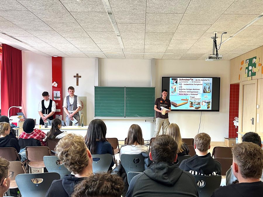 Außenstelle Furth im Wald: Berufsinfotag an der Mittelschule Furth im Wald