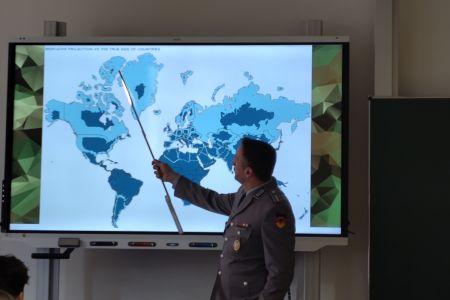 Außenstelle Furth im Wald: Sicherheitspolitische Vorträge mit dem Jugendoffizier Klaus Schedlbauer