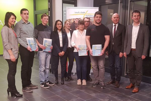 Absolventen der Elektro-Abteilung feierlich entlassen