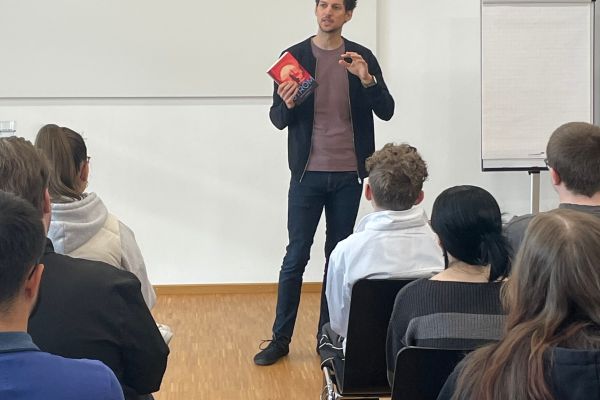 Autorenlesung mit Lucas Fassnacht: Ein spannender Einblick in die Welt des Schreibens
