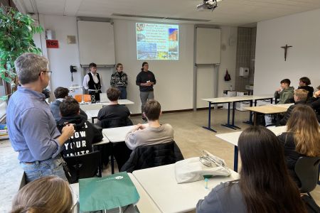 Berufsvorstellung durch Schüler der Außenstelle Furth im Wald