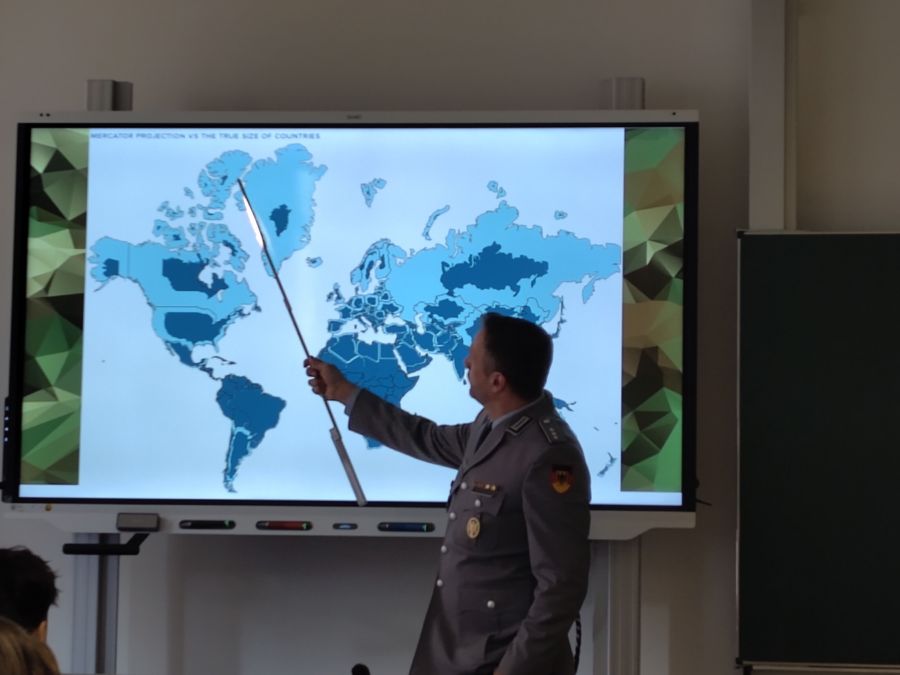 Außenstelle Furth im Wald: Sicherheitspolitische Vorträge mit dem Jugendoffizier Klaus Schedlbauer