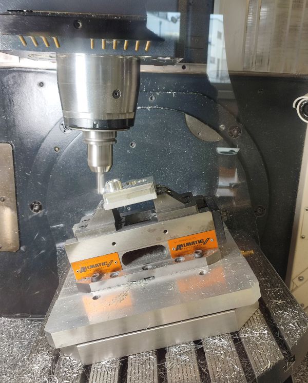 Bearbeitung in geschwenkter Lage auf der 5-Achs-Fräsmaschine
