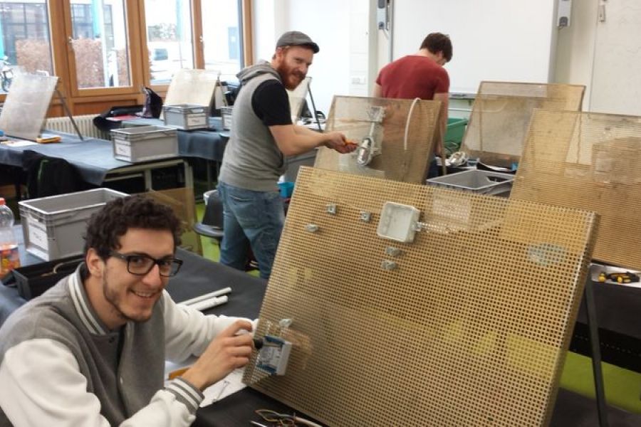 Technikerschüler erwerben Zusatzqualifikation "Elektrofachkraft"