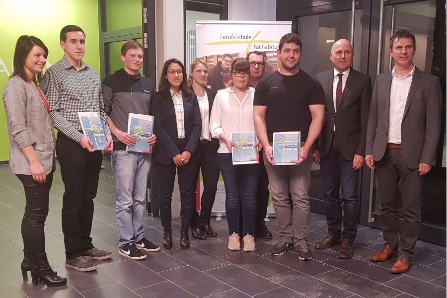 Absolventen der Elektro-Abteilung feierlich entlassen